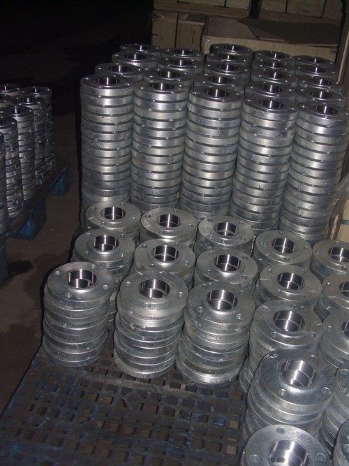 Hot-dip galvanized fittings in the yard