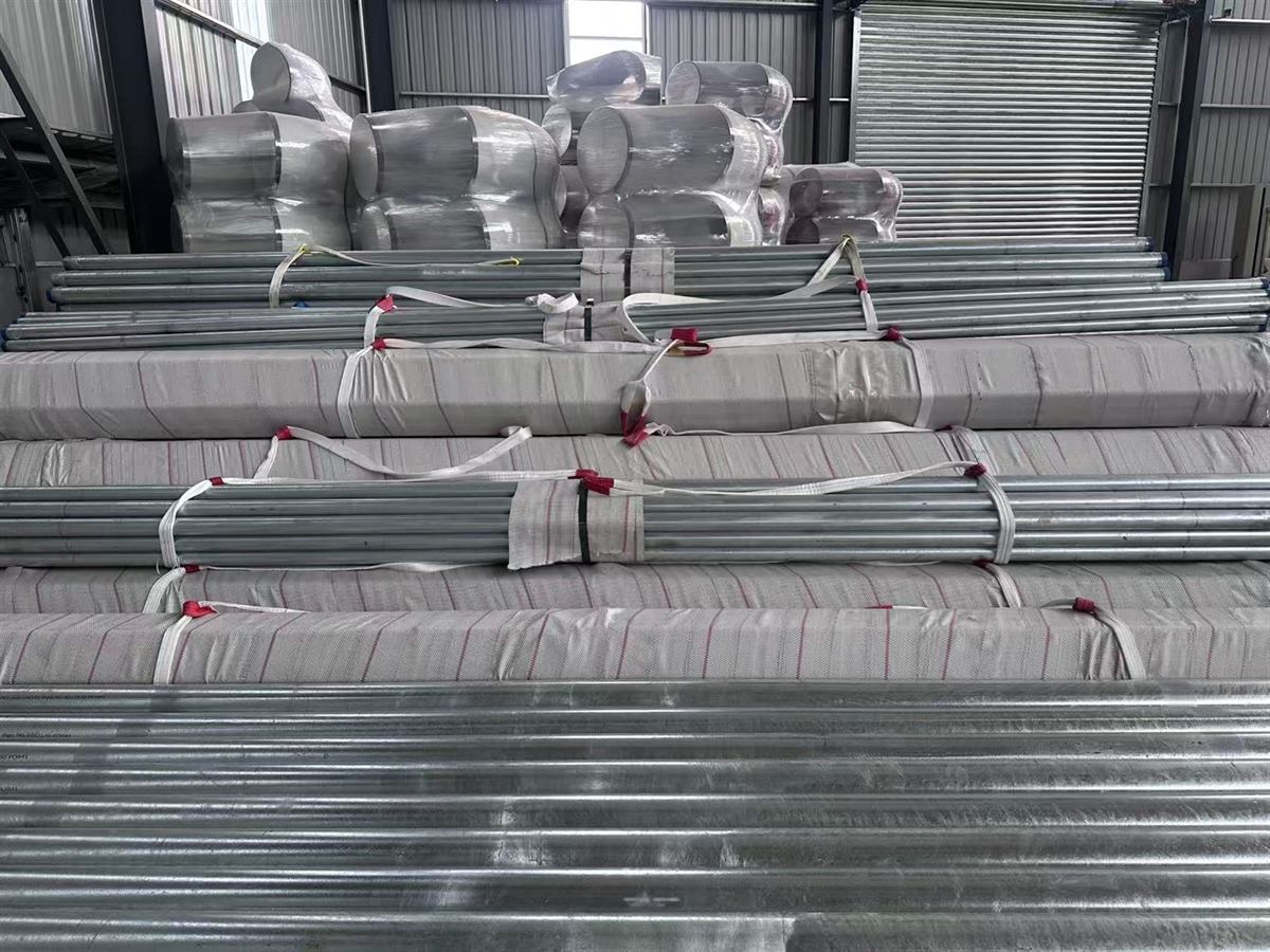 Hot-dip galvanized steel pipes